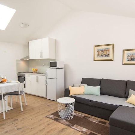 Apartment Bruneta 1 With Sea View Tar-Vabriga Εξωτερικό φωτογραφία