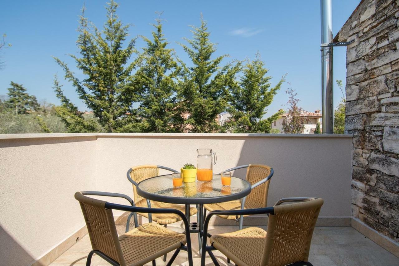 Apartment Bruneta 1 With Sea View Tar-Vabriga Εξωτερικό φωτογραφία