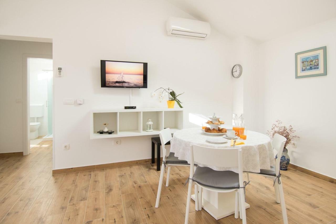 Apartment Bruneta 1 With Sea View Tar-Vabriga Εξωτερικό φωτογραφία