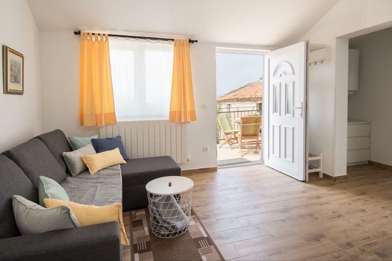 Apartment Bruneta 1 With Sea View Tar-Vabriga Εξωτερικό φωτογραφία