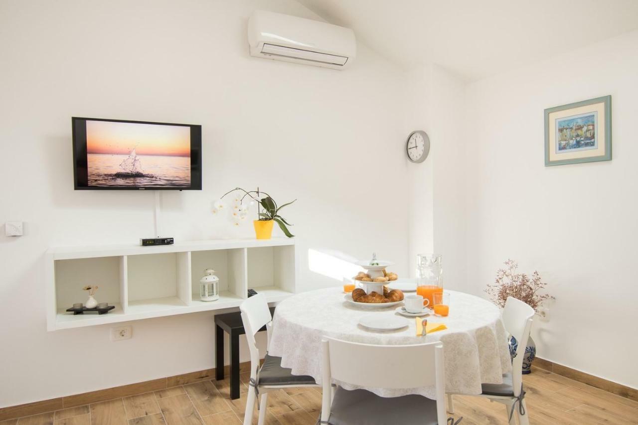 Apartment Bruneta 1 With Sea View Tar-Vabriga Εξωτερικό φωτογραφία
