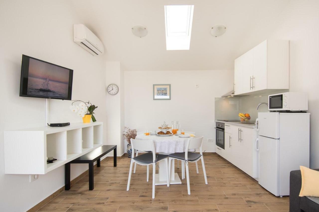 Apartment Bruneta 1 With Sea View Tar-Vabriga Εξωτερικό φωτογραφία